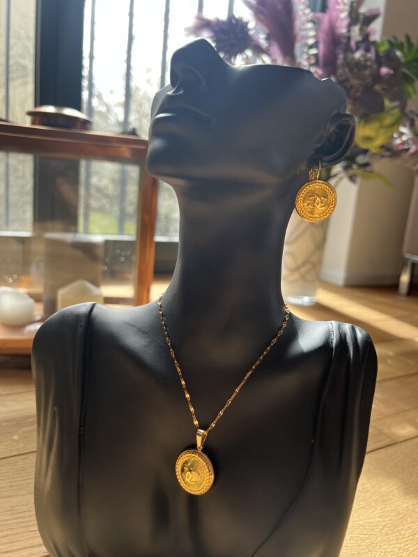 Collier Chanel + Boucle d’oreilles chanel + Bague Chanel – Image 7