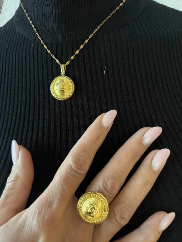 Collier Chanel + Boucle d’oreilles chanel + Bague Chanel – Image 5